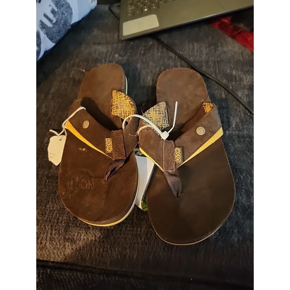 Rare sales sample sandals men dvs brown suede and yellow leather 9 us - new